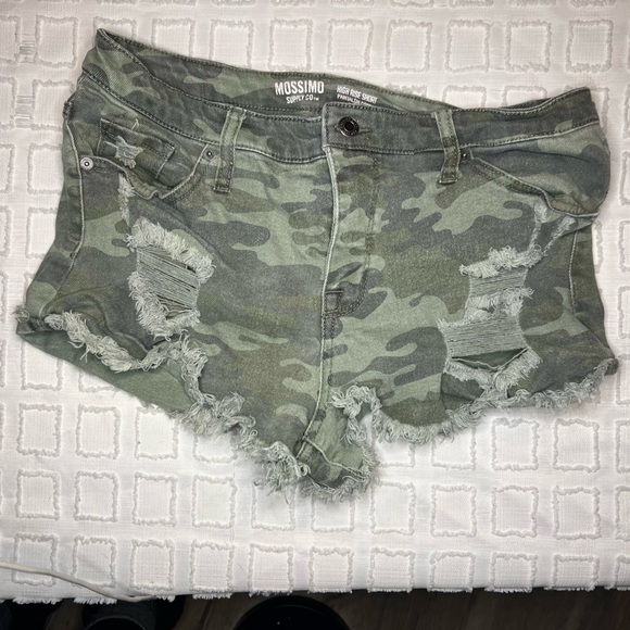 Mossimo Supply Co. High Rise Short Camo Size 12/31 - Picture 1 of 3